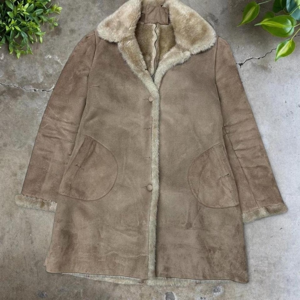Vintage New York Brown faux fur coat with faux leather lining and pockets